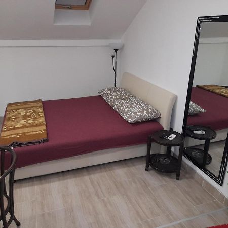 Aleksandrija 1 Ni 外观 照片